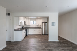 Outrigger Apartments in Alameda, CA - Building Photo - Interior Photo