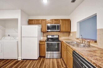 2518 Riverside Dr in Coral Springs, FL - Building Photo - Building Photo