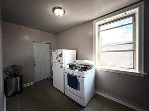 4261 W Addison St in Chicago, IL - Building Photo - Building Photo