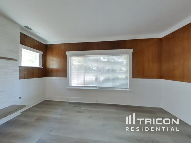 102 Hewitt Ave in Bremerton, WA - Building Photo - Building Photo