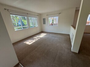 22324 NE 100th Way in Redmond, WA - Building Photo - Building Photo