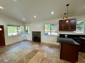 21620 Circle Trl in Topanga, CA - Foto de edificio - Building Photo