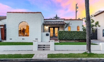 4664 E Talmadge Dr, Unit Casita in San Diego, CA - Building Photo