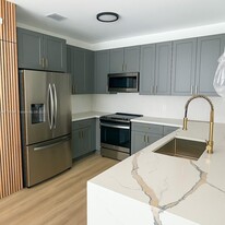 2121 NW 45th St, Unit b in Miami, FL - Building Photo