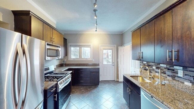 property at 659 E 4th St