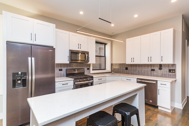 1215 N Wolcott Ave, Unit 1 in Chicago, IL - Building Photo - Building Photo