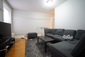 142 Davis Ave in Brookline, MA - Foto de edificio - Building Photo