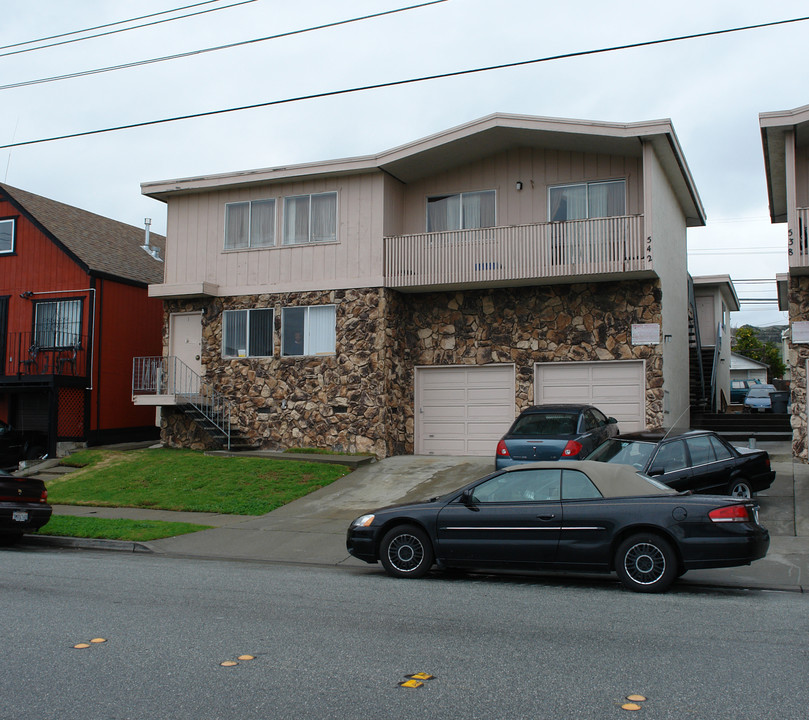 542 Railroad Ave in South San Francisco, CA - Building Photo