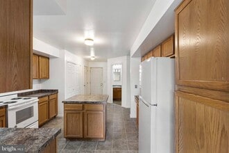 354 W Main St in Elkton, MD - Building Photo - Building Photo