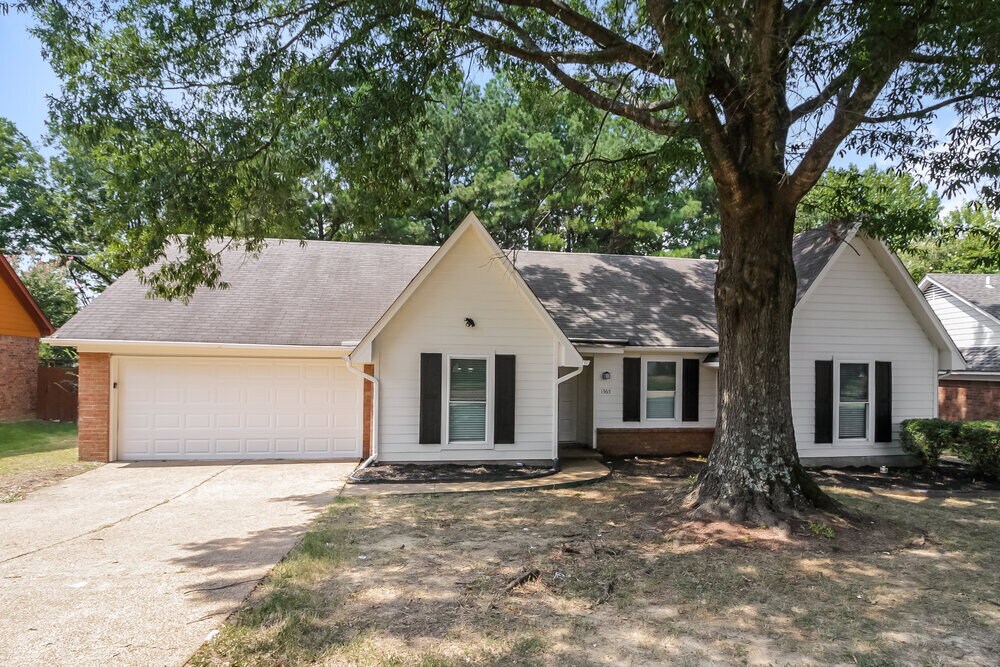 1365 Sandy Stone Ln in Memphis, TN - Building Photo