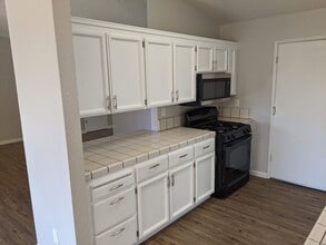 6212 E Iowa Ave in Fresno, CA - Building Photo - Building Photo