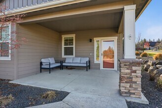 1027 W Basalt Ridge Dr in Spokane, WA - Building Photo - Building Photo