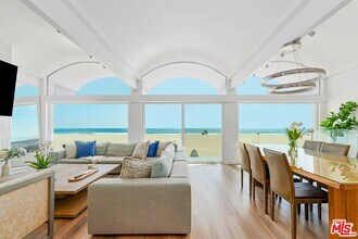 3806 Ocean Front Walk in Marina Del Rey, CA - Building Photo - Building Photo