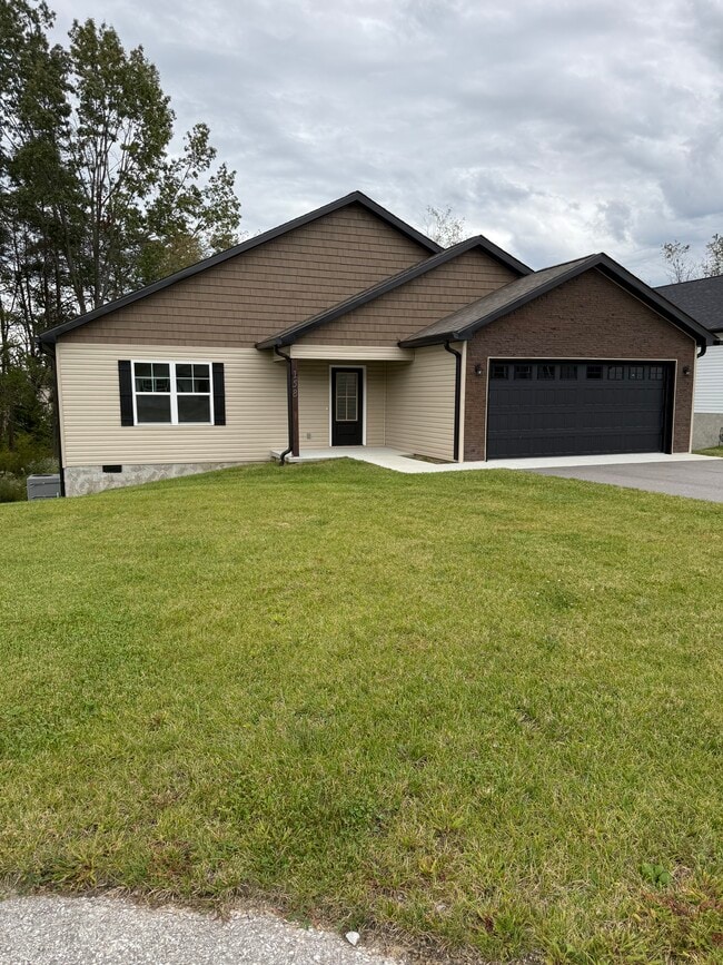 158 Sky View Meadow Dr in Crossville, TN - Foto de edificio - Building Photo