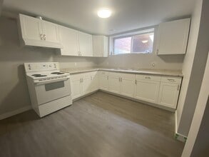 360 Ontario St in Thunder Bay, ON - Building Photo - Building Photo