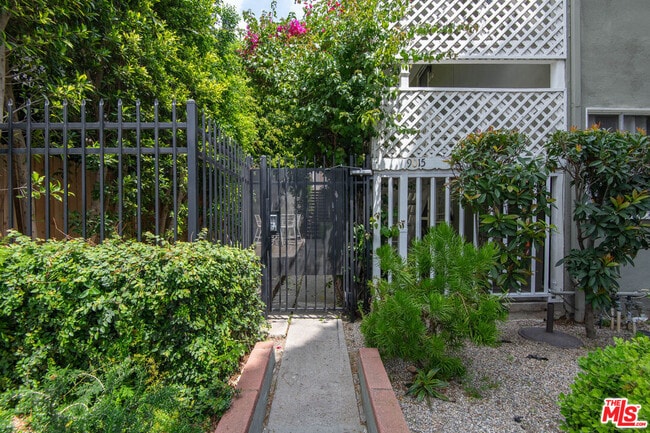 9015 Rangely Ave in West Hollywood, CA - Building Photo - Building Photo