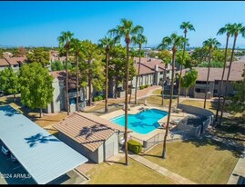 533 W Guadalupe Rd in Mesa, AZ - Building Photo