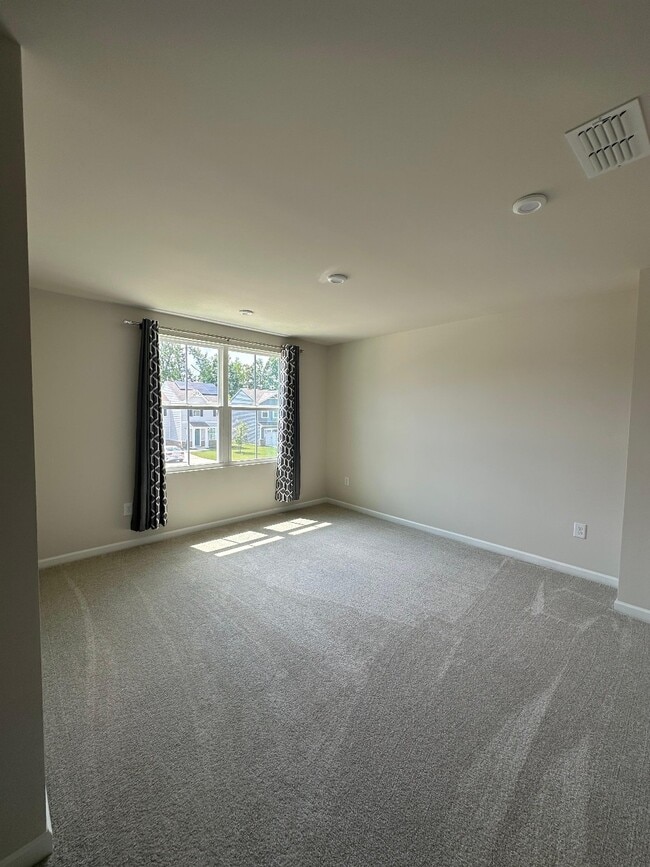 1460 Burgundy Blf Ln in Zebulon, NC - Building Photo - Building Photo