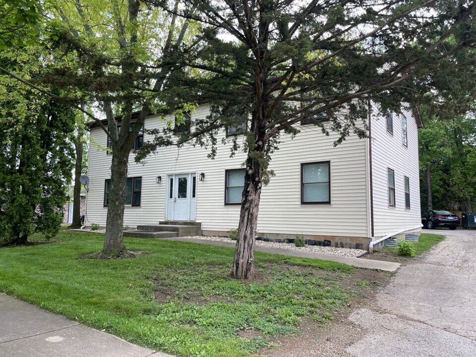 479 Eisenhower St in Marengo, IL - Building Photo