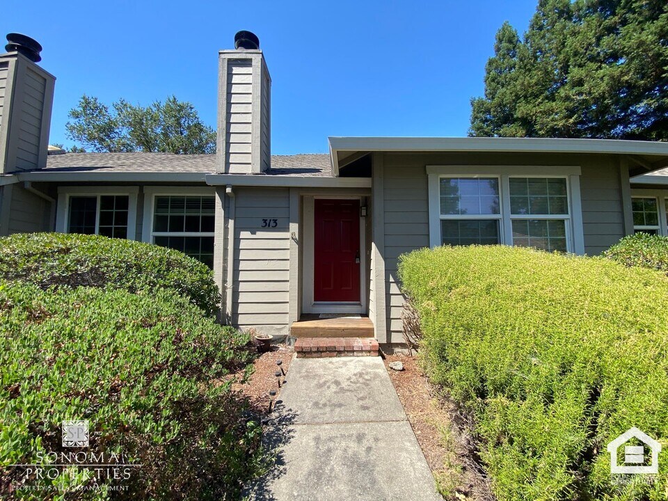 313 W Thomson Ave in Sonoma, CA - Building Photo