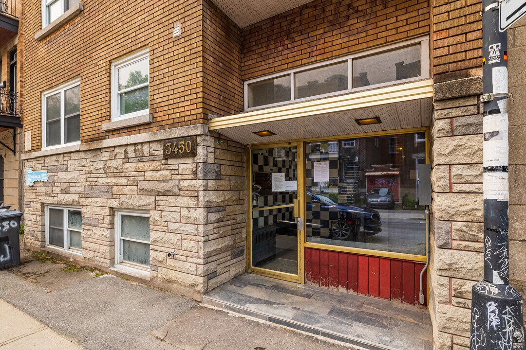 3450 Des Érables Av in Montréal, QC - Building Photo