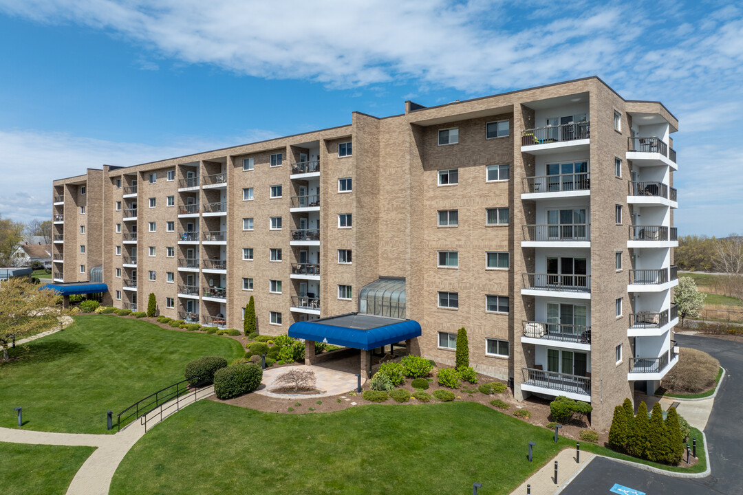 Eastbay at Weymouthport in Weymouth, MA - Foto de edificio