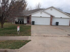 1167 N Boxley Ave in Fayetteville, AR - Building Photo