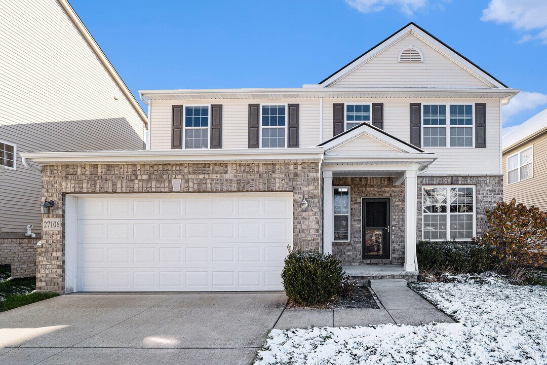 27106 Ladbroke St in Novi, MI - Building Photo