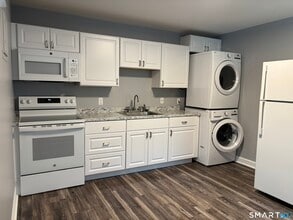 142 Meridian St in Groton, CT - Building Photo - Building Photo