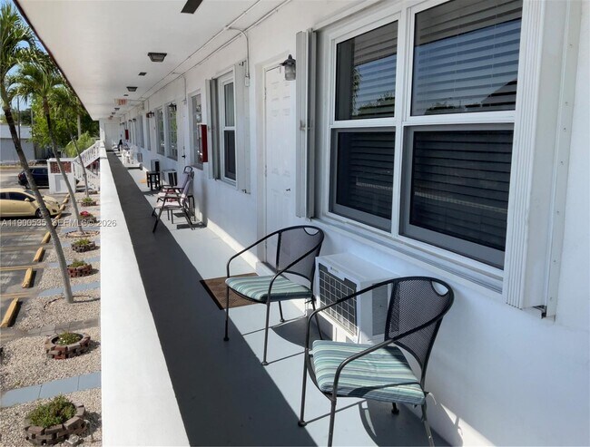 22 SE 3rd Terrace in Dania Beach, FL - Building Photo - Building Photo