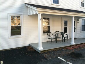 112 Main St, Unit B in Upton, MA - Building Photo - Building Photo