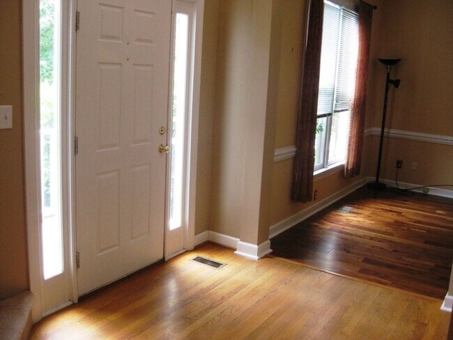 121 Ivy Brook Ln in Chapel Hill, NC - Building Photo - Building Photo