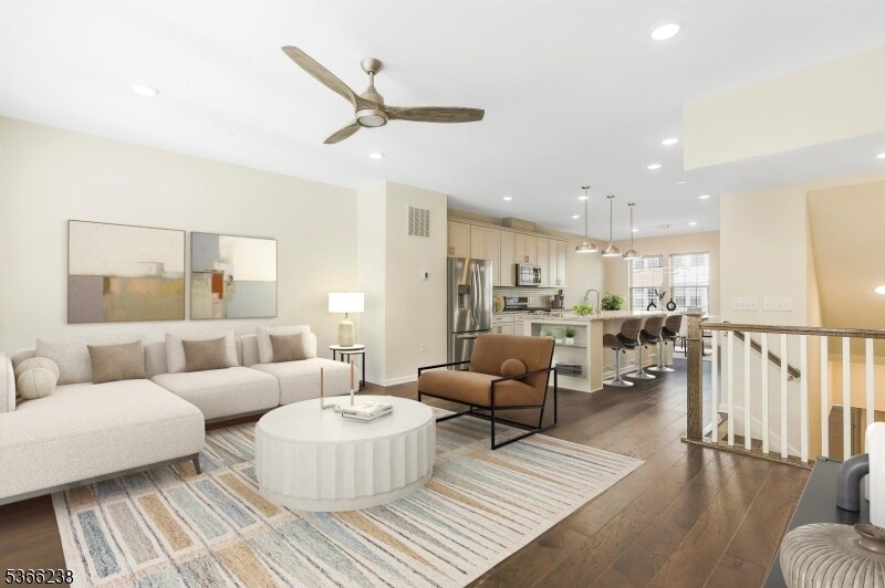 17 Gala Ct in Livingston, NJ - Foto de edificio