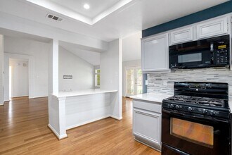 9831 Meadow Bend Ln in Houston, TX - Building Photo - Building Photo