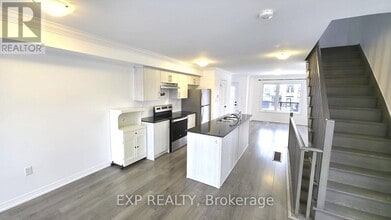 111 Fairlane Ave in Barrie, ON - Building Photo - Building Photo