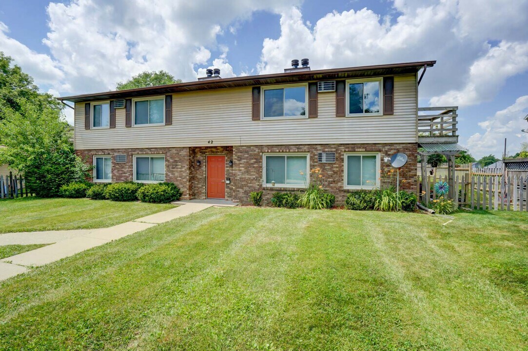 42 Park Heights Court, Unit #2 in Madison, WI - Foto de edificio