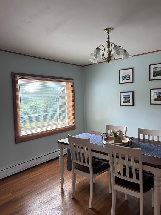 893 Bucksport Rd in Ellsworth, ME - Foto de edificio