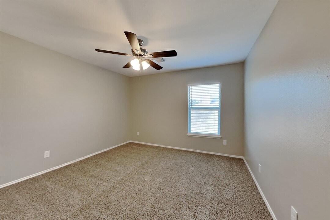 5015 Mossy Bridge Dr in Spring, TX - Foto de edificio