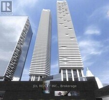 88 Harbour St in Toronto, ON - Building Photo