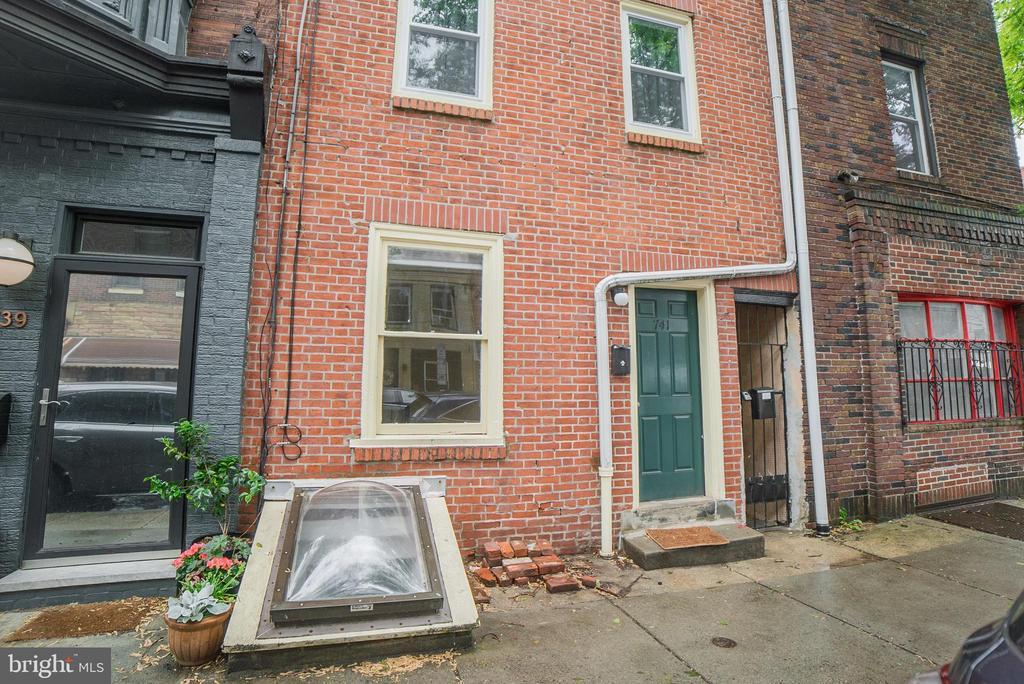 741 S 6th St in Philadelphia, PA - Building Photo
