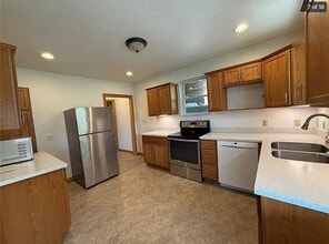 635 Valley St in Oakmont, PA - Foto de edificio - Building Photo