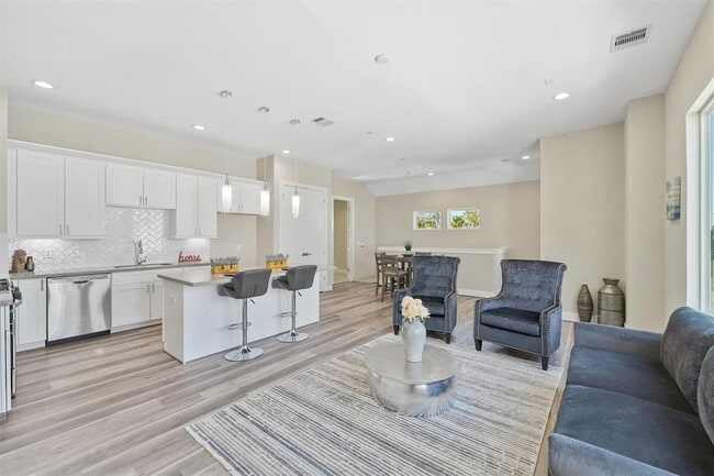 2504 W Tidwell Rd in Houston, TX - Building Photo - Building Photo