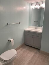 3119 Oakland Shores Dr in Oakland Park, FL - Building Photo - Building Photo
