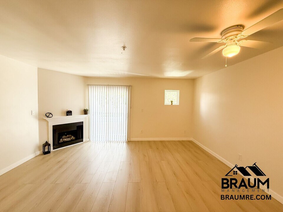 7323 Winnetka Ave in Los Angeles, CA - Building Photo