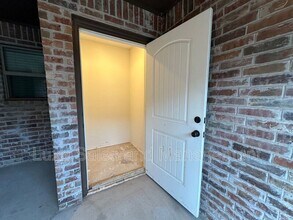 304 Chalk Hill Ct in Edmond, OK - Building Photo - Building Photo