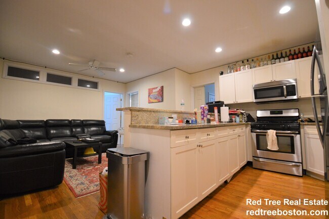 318 Saint Paul St in Brookline, MA - Foto de edificio - Building Photo