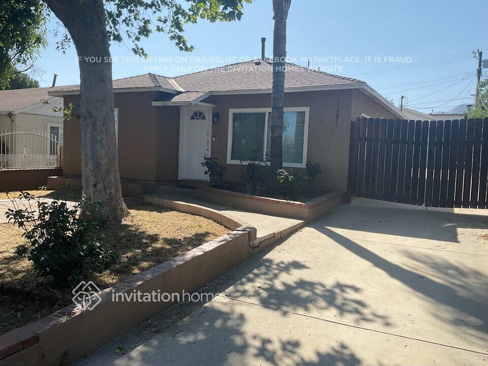 13291 Beaver St in Los Angeles, CA - Building Photo