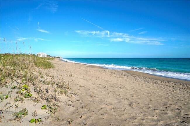 3541 NE Ocean Blvd in Jensen Beach, FL - Building Photo - Building Photo
