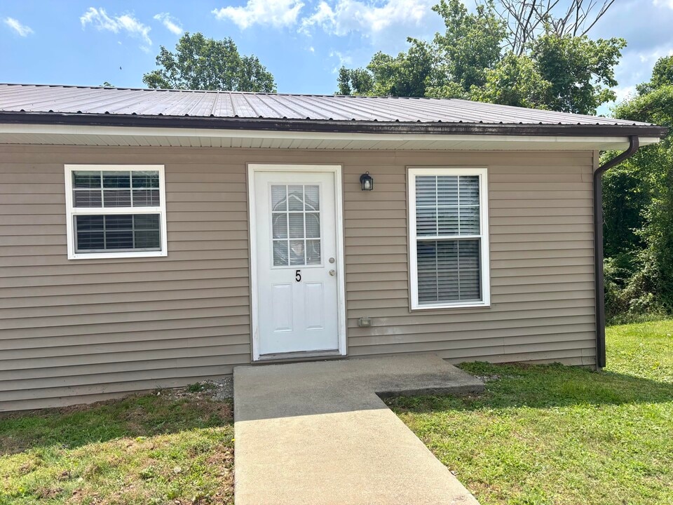 108 Scott Dr in Edmonton, KY - Building Photo