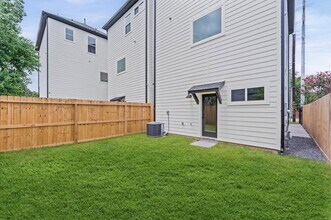 7225 Tierwester St in Houston, TX - Building Photo - Building Photo